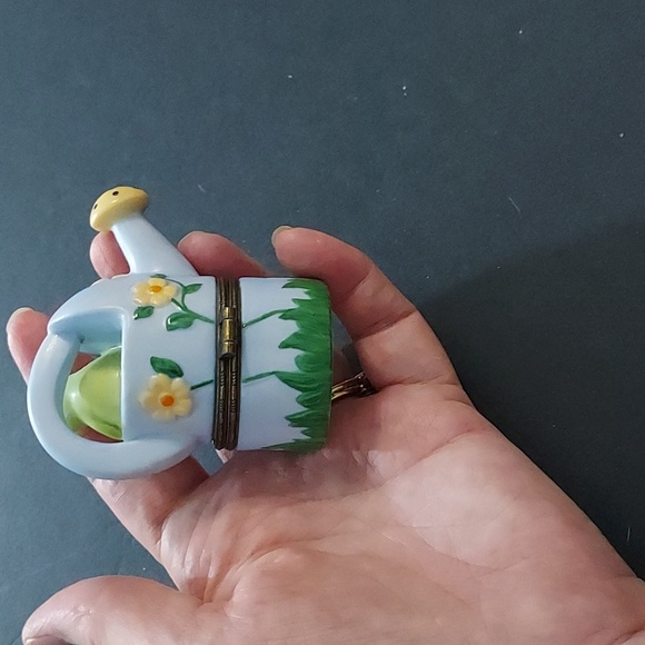 Water Bucket w/Frog Trinket Box. 2 1/2in.Hx2 1/2in.W.Pre-Owned,Multicolors. - Picture 2 of 5